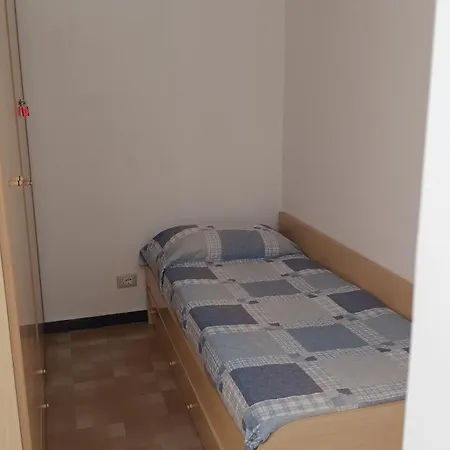 - Apartament With Free Garage In Near The Sea And The Station- شقة