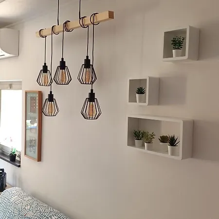 - Apartament With Free Garage In Near The Sea And The Station- شقة لافانيا