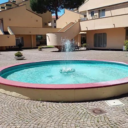 شقة - Apartament With Free Garage In Near The Sea And The Station- *