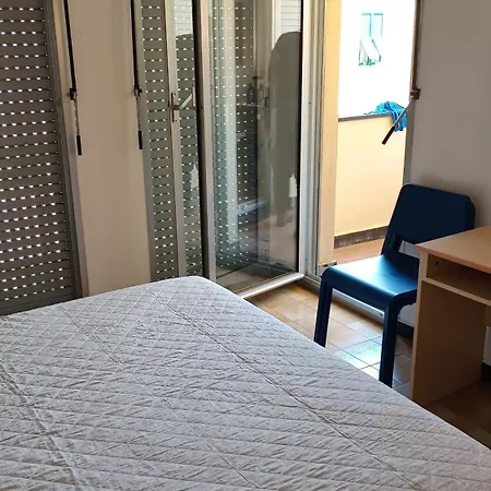 شقة - Apartament With Free Garage In Near The Sea And The Station-