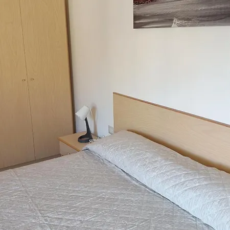 شقة - Apartament With Free Garage In Near The Sea And The Station- لافانيا