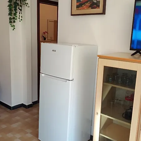 شقة - Apartament With Free Garage In Near The Sea And The Station-