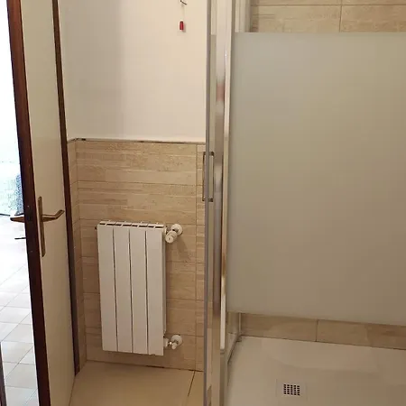 - Apartament With Free Garage In Near The Sea And The Station- شقة لافانيا