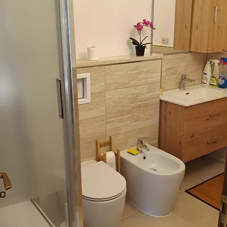- Apartament With Free Garage In Near The Sea And The Station-