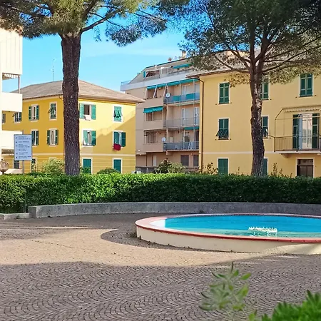 - Apartament With Free Garage In Near The Sea And The Station- شقة لافانيا